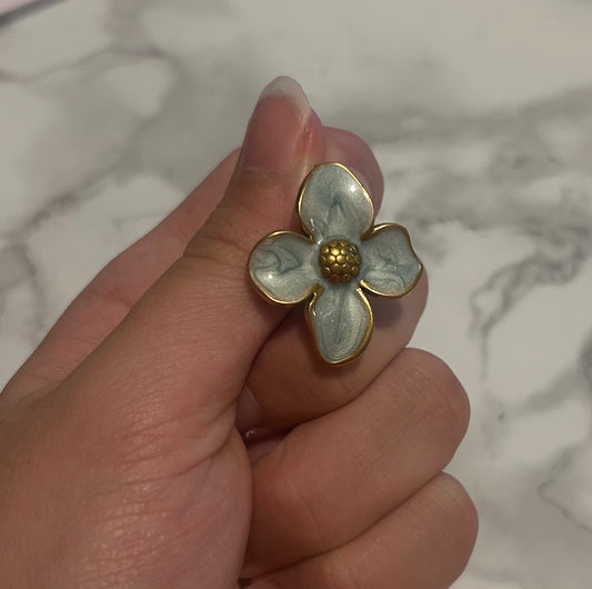 Boucle d'oreille fleur bleu